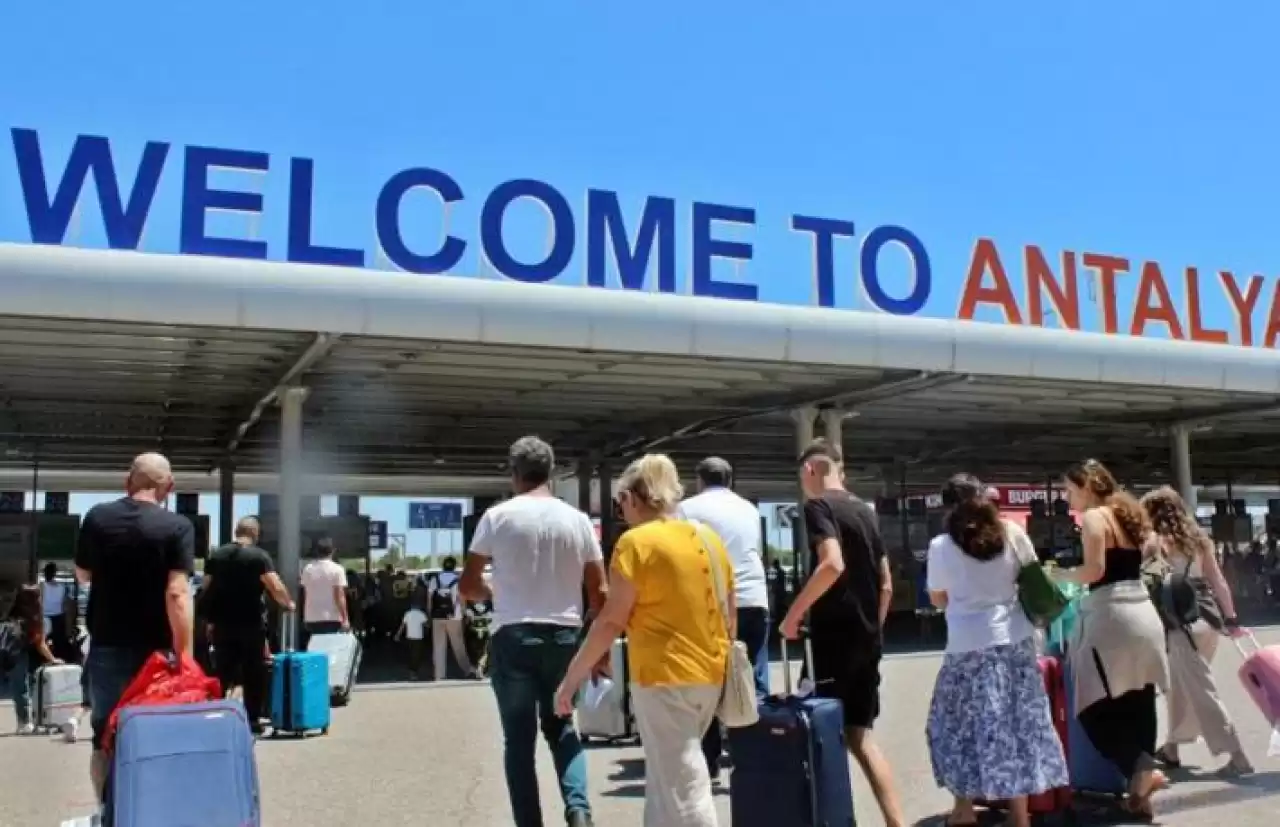 Antalya'ya 8 Ayda Gelen Turist Sayısında Yeni Rekor